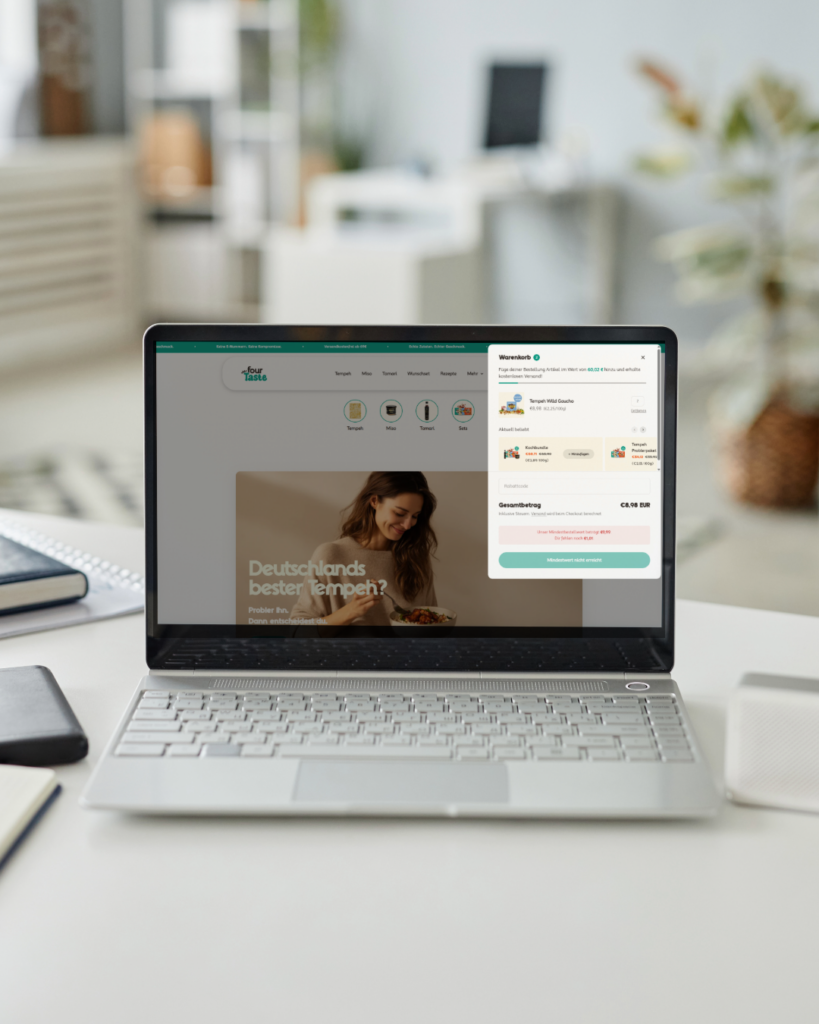 Laptop zeigt Shopify-Mindestbestellwert-Funktion für Four Taste Onlineshop